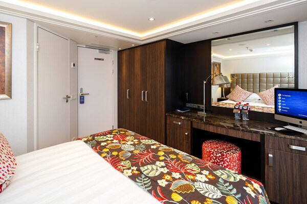 AmaWaterways AmaKristina Accommodation Cat CB 2.jpg